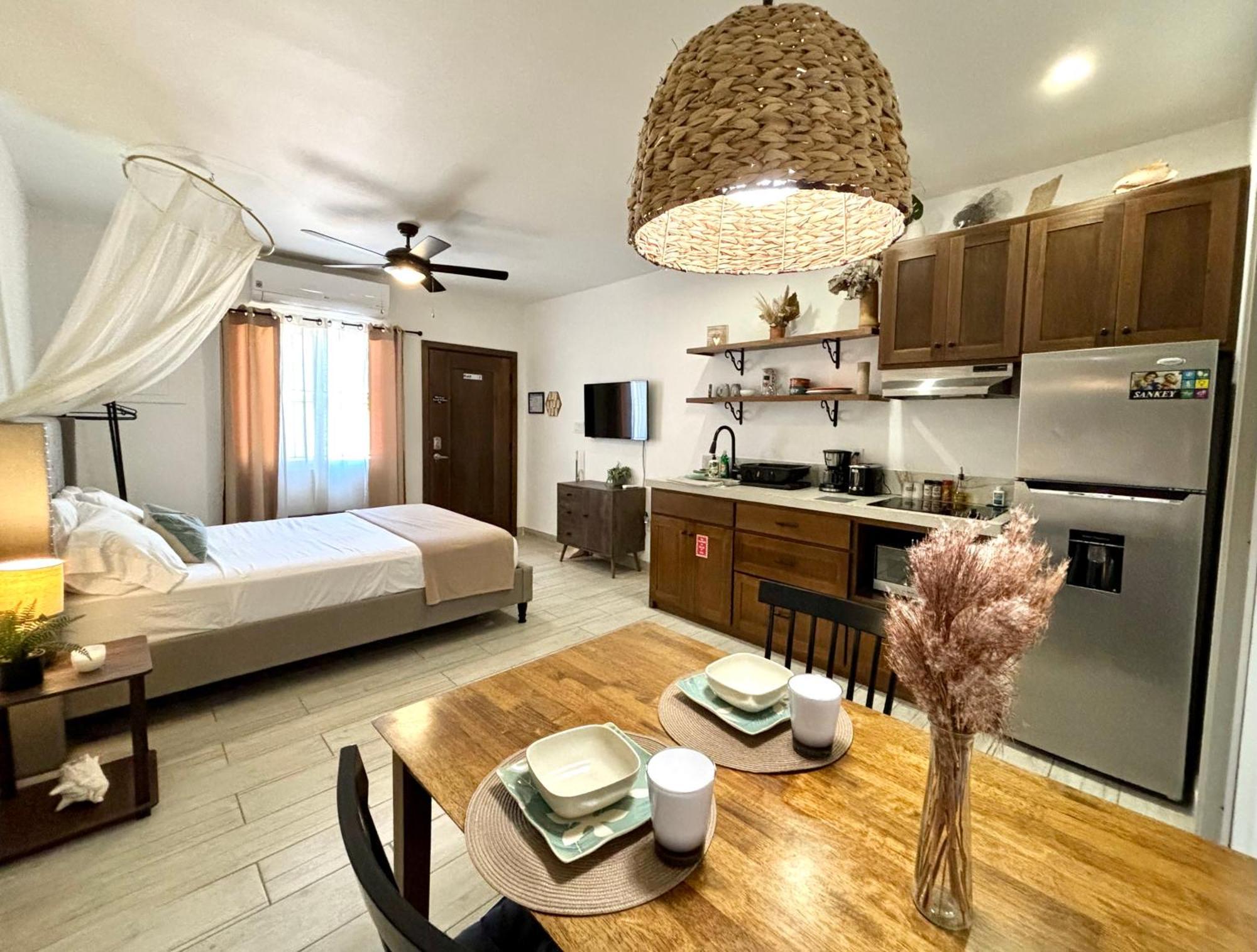 Stylish Apartments Near Best Western Hotel Belize City Exterior photo