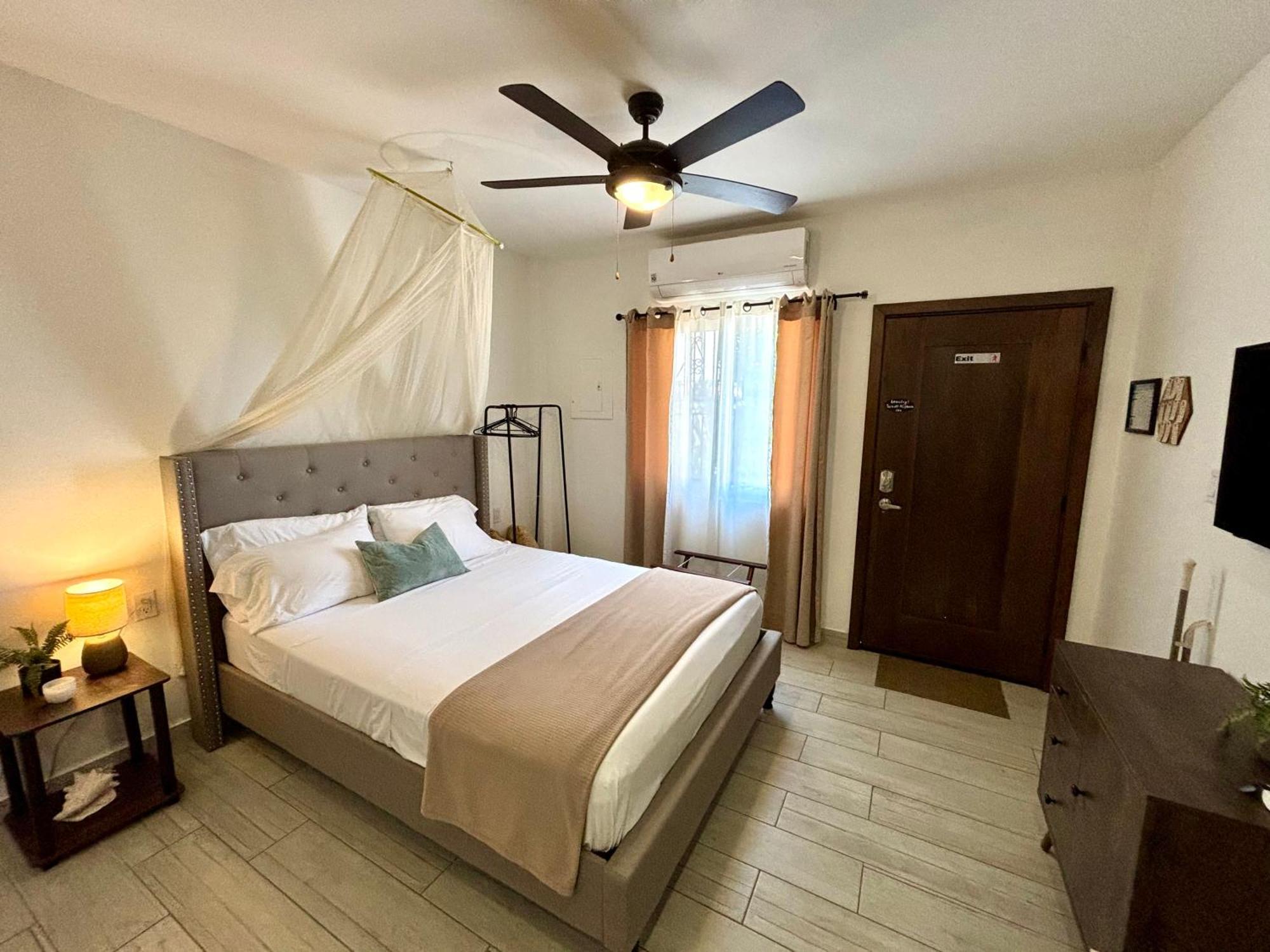 Stylish Apartments Near Best Western Hotel Belize City Exterior photo