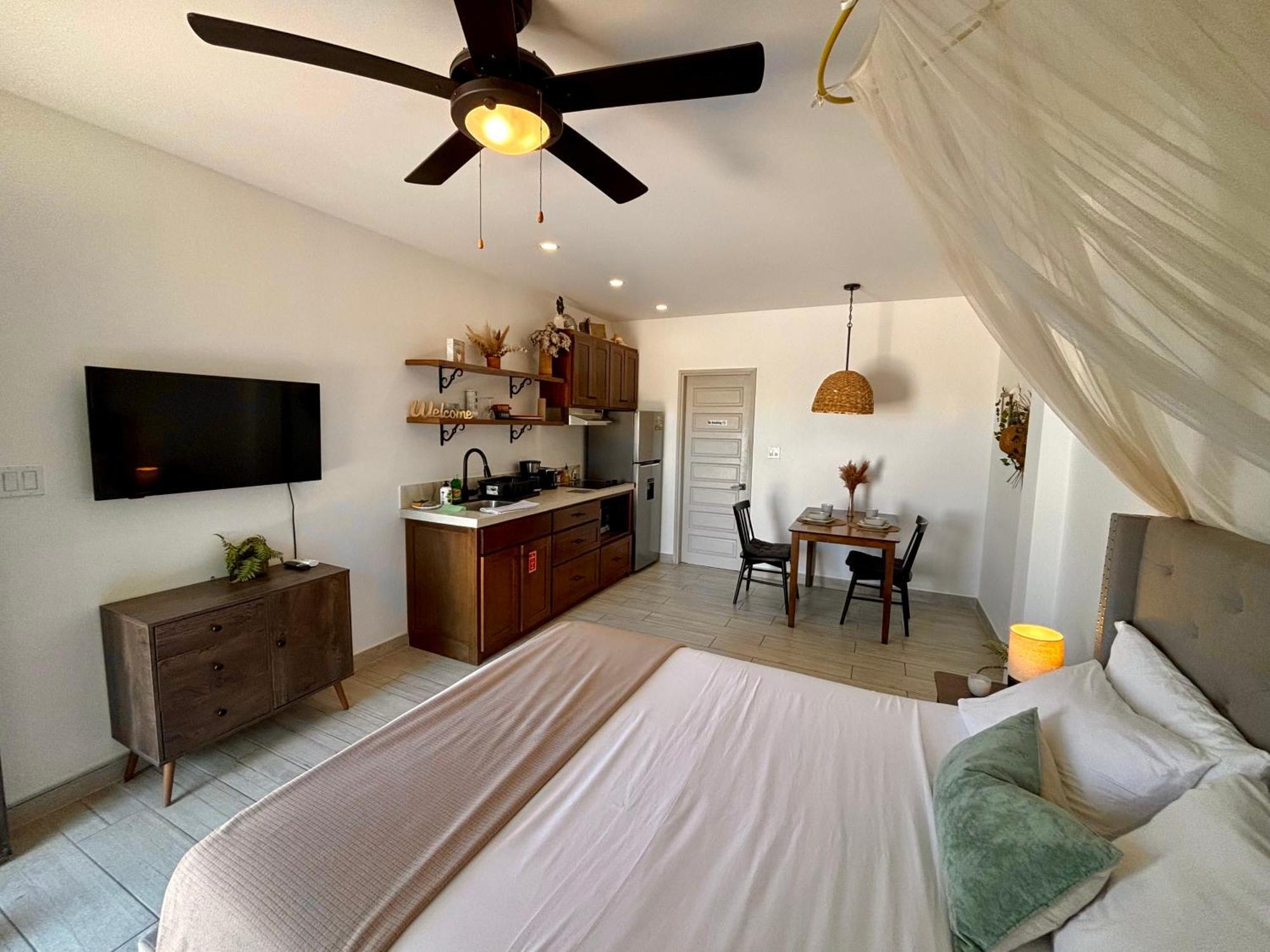 Stylish Apartments Near Best Western Hotel Belize City Exterior photo
