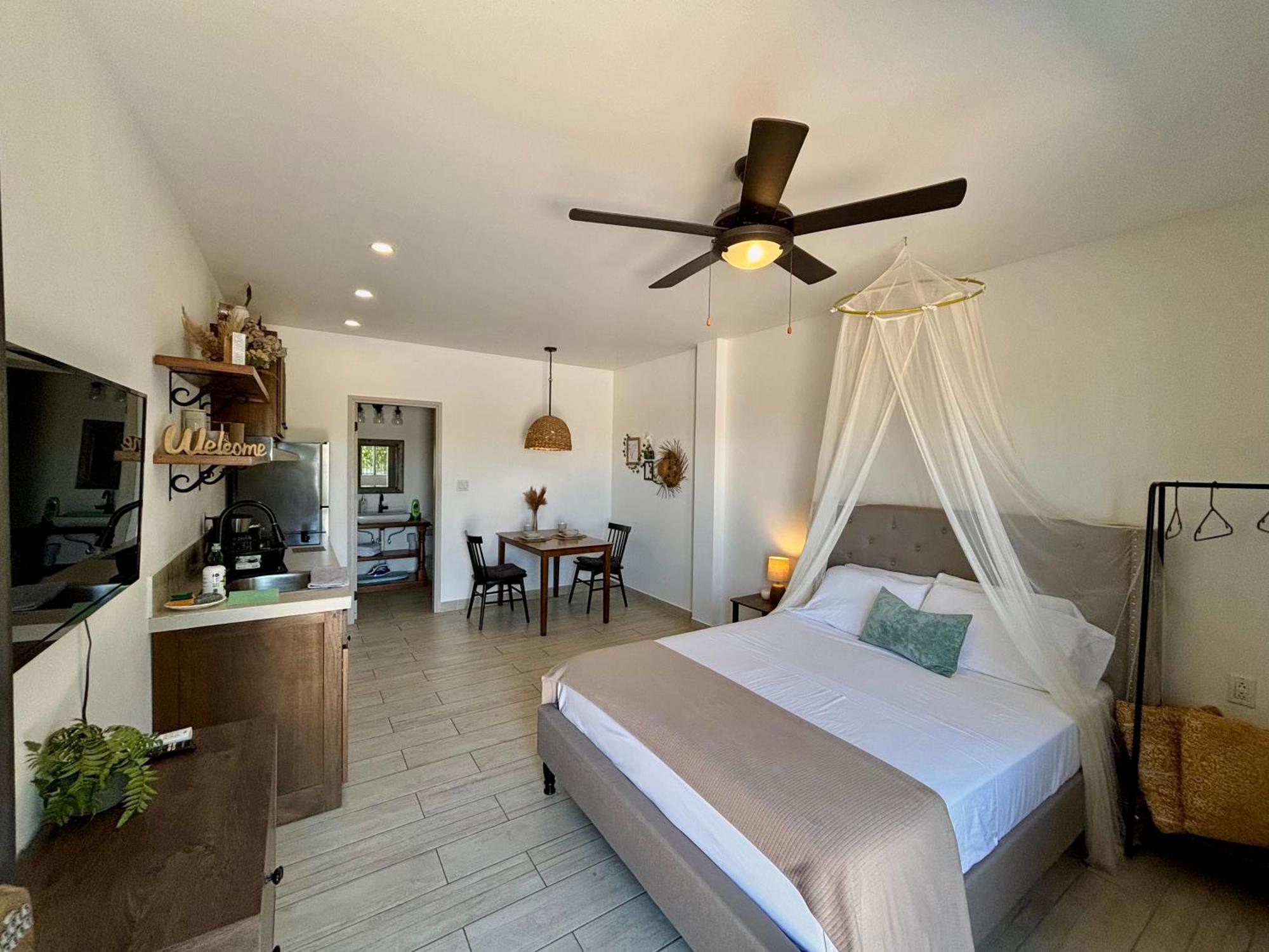 Stylish Apartments Near Best Western Hotel Belize City Exterior photo