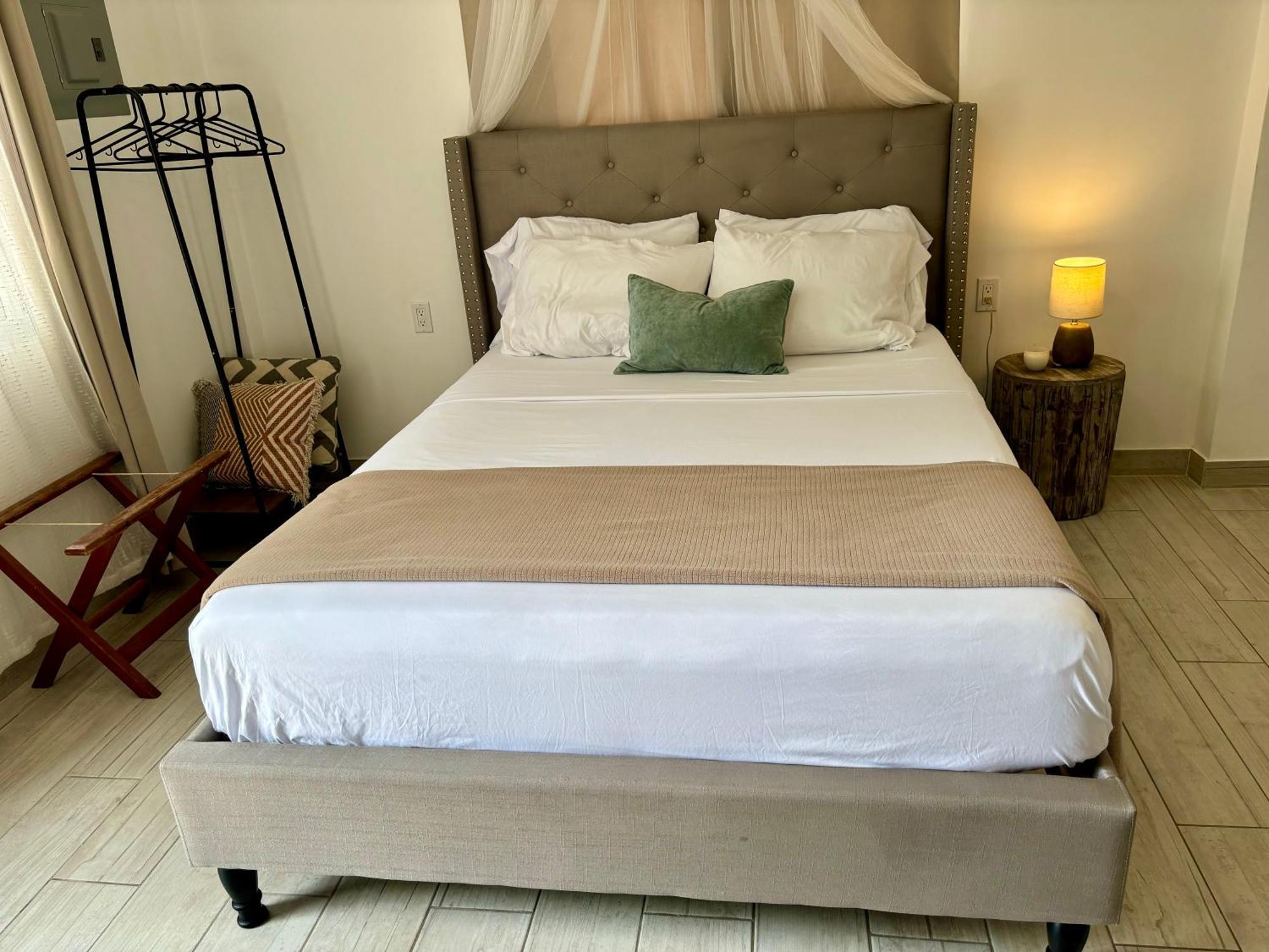 Stylish Apartments Near Best Western Hotel Belize City Exterior photo