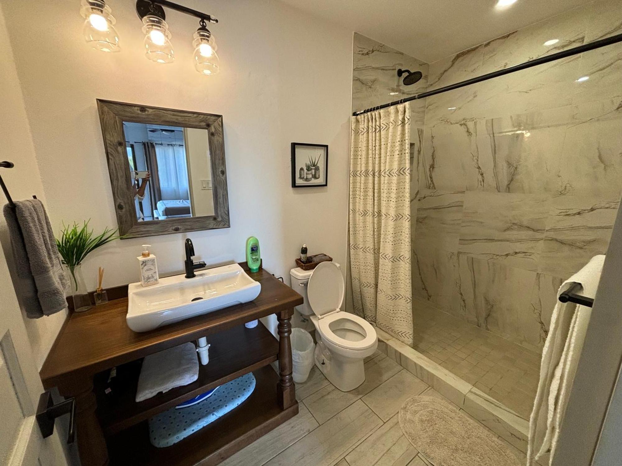 Stylish Apartments Near Best Western Hotel Belize City Exterior photo