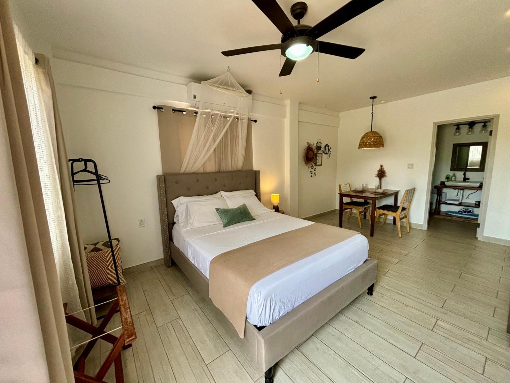Stylish Apartments Near Best Western Hotel Belize City Exterior photo
