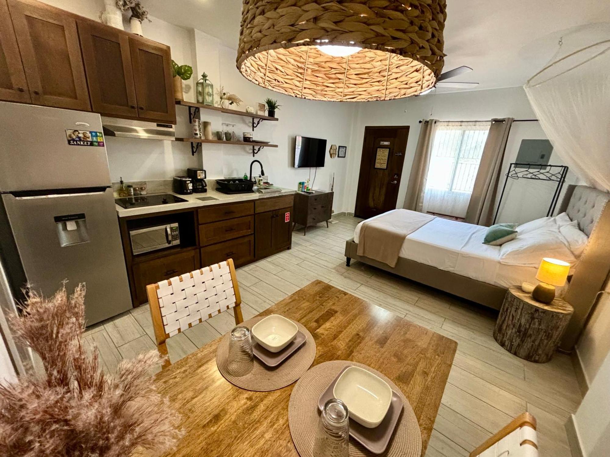 Stylish Apartments Near Best Western Hotel Belize City Exterior photo