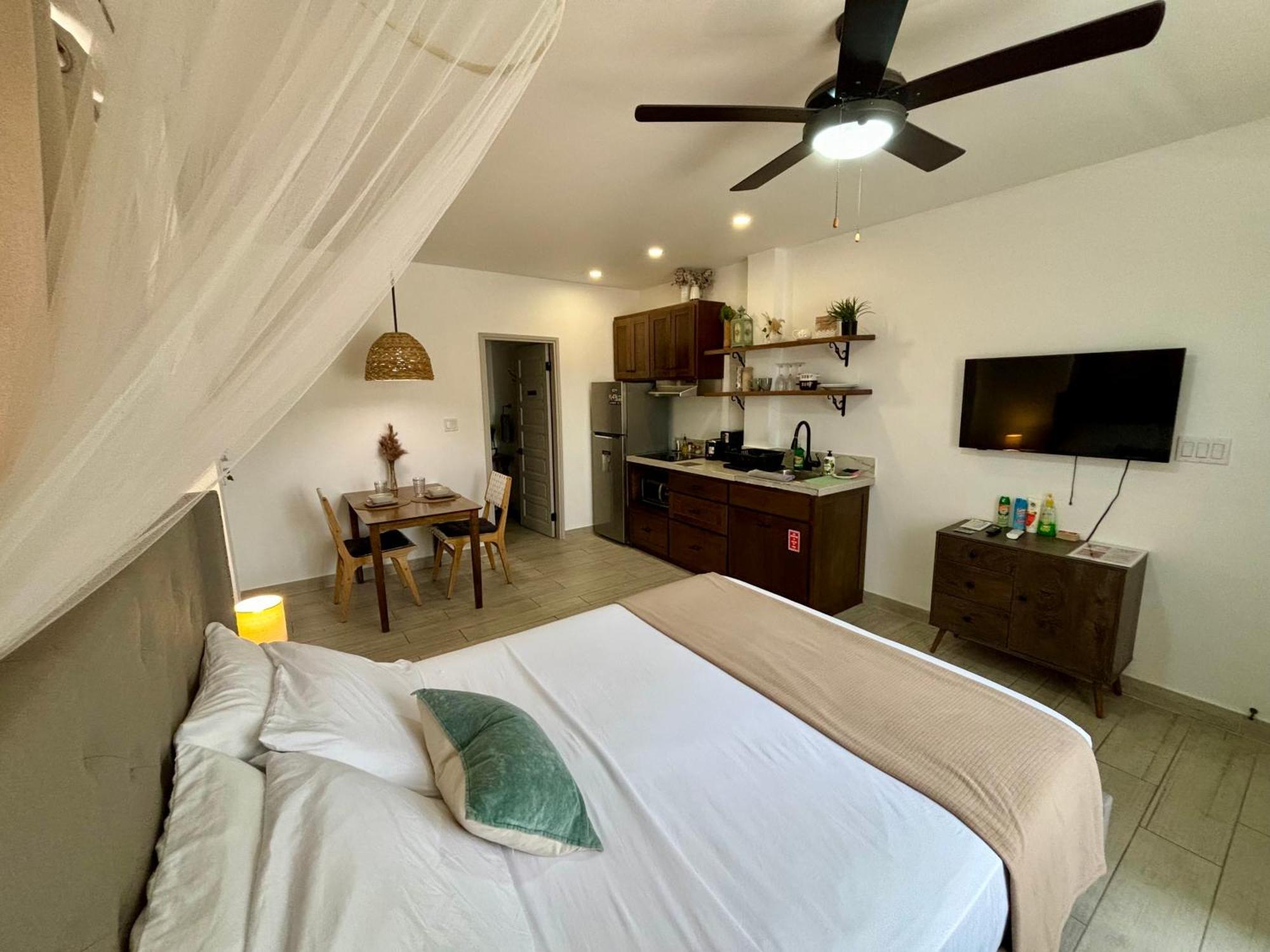 Stylish Apartments Near Best Western Hotel Belize City Exterior photo