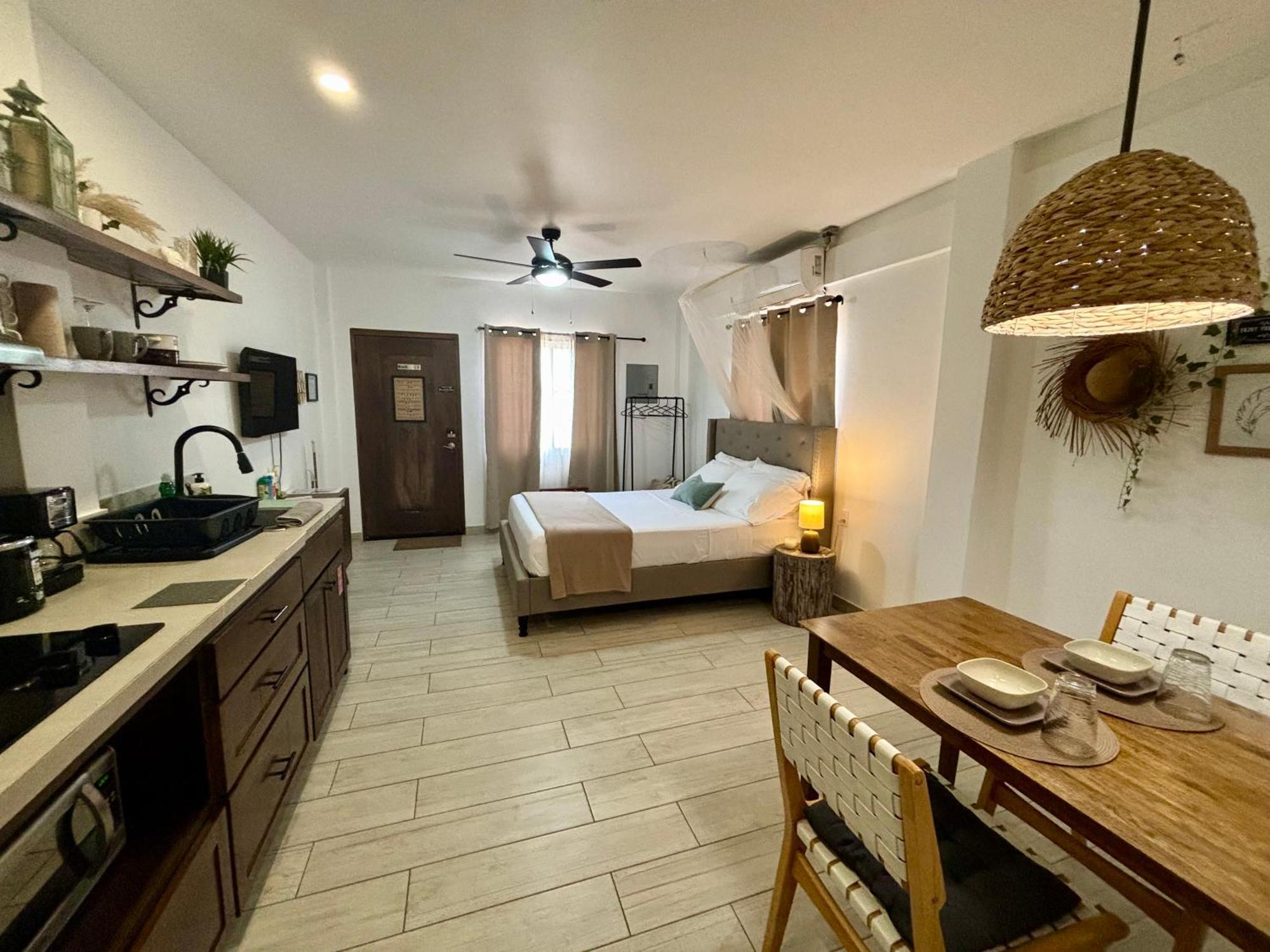Stylish Apartments Near Best Western Hotel Belize City Exterior photo