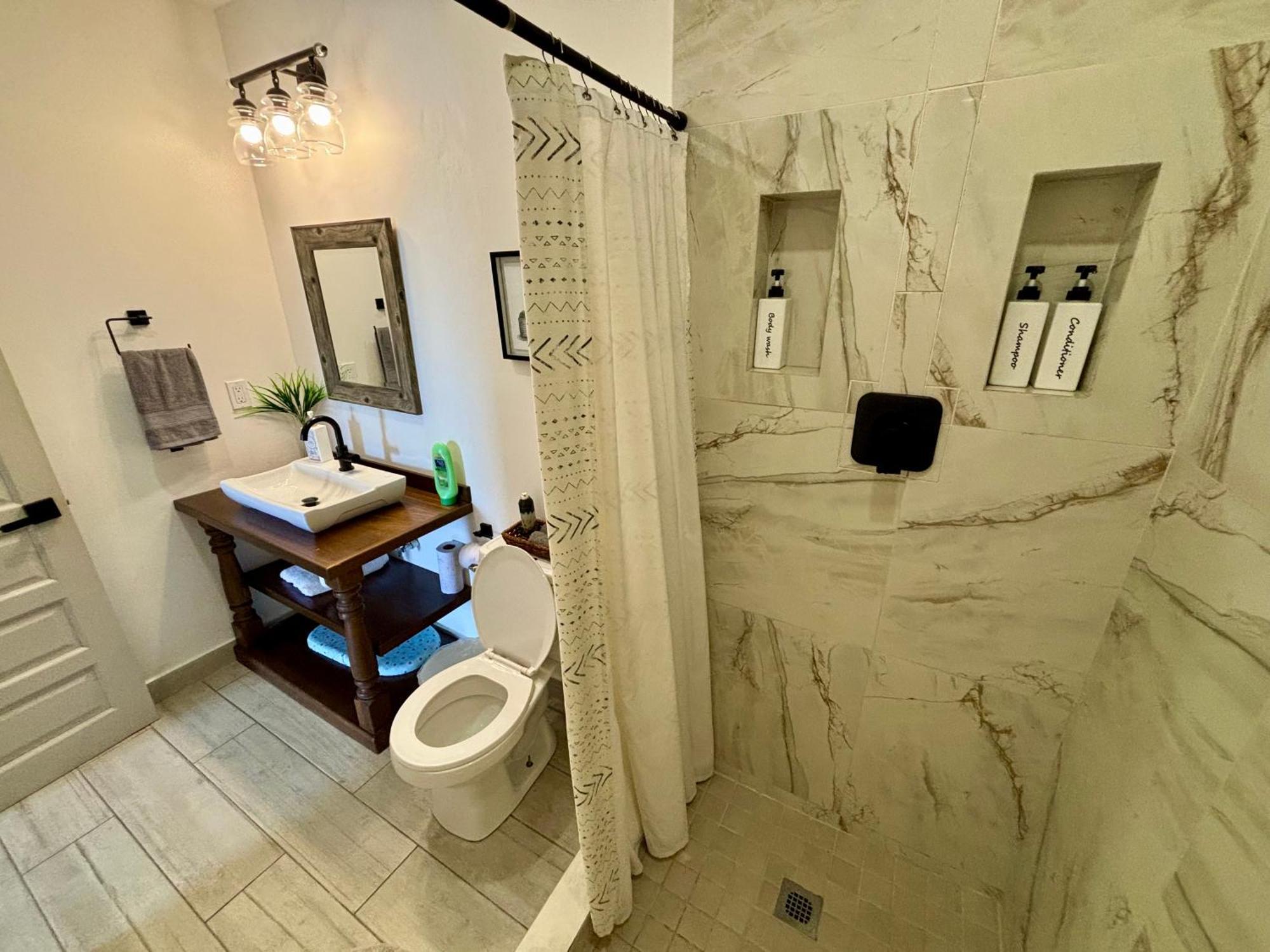 Stylish Apartments Near Best Western Hotel Belize City Exterior photo