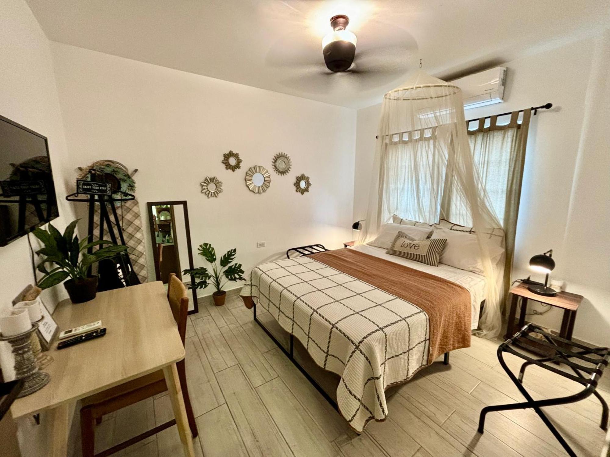 Stylish Apartments Near Best Western Hotel Belize City Exterior photo