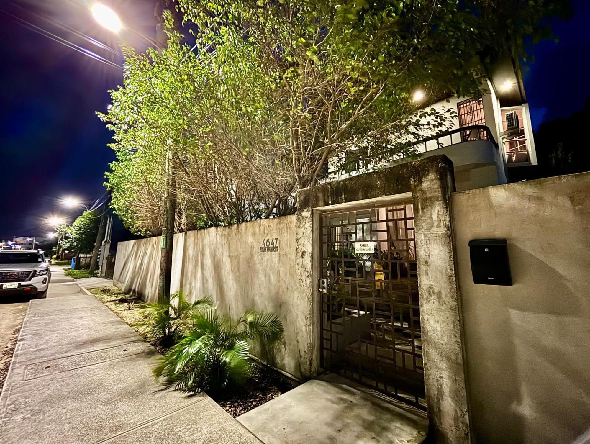 Stylish Apartments Near Best Western Hotel Belize City Exterior photo
